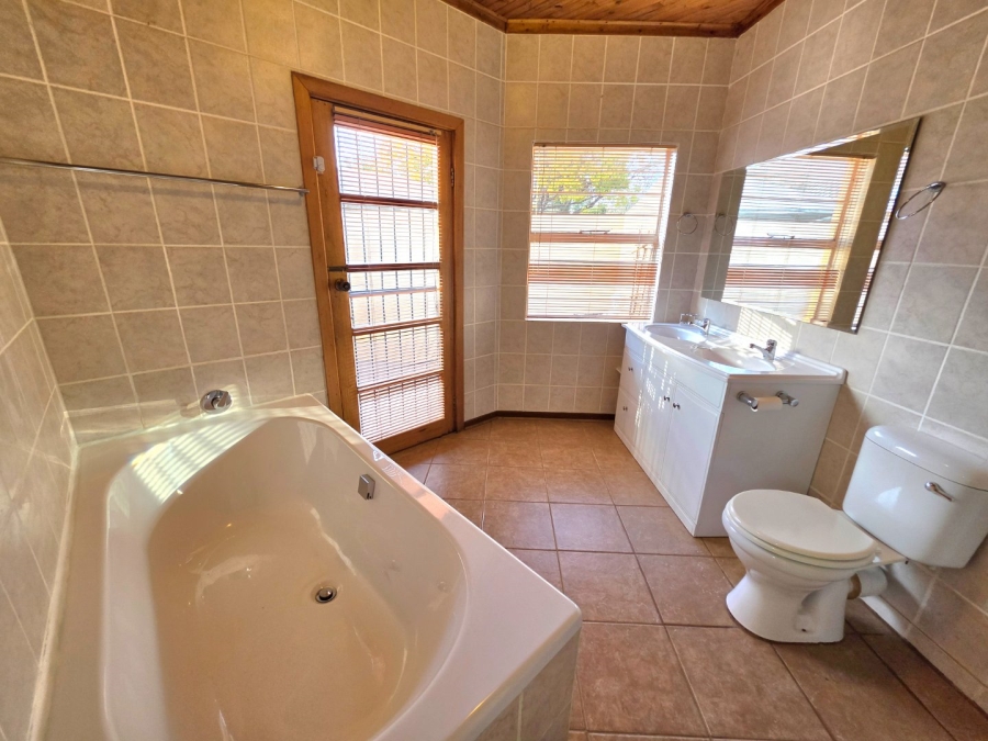 5 Bedroom Property for Sale in Panorama Free State